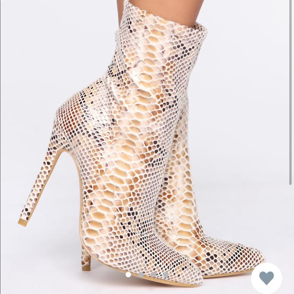 NWT. Snake Print Booties